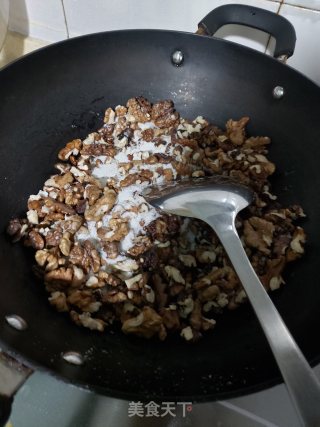 炒核桃仁的做法步骤：3