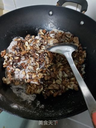 炒核桃仁的做法步骤：4