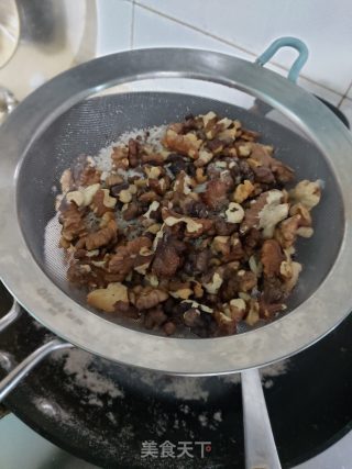 炒核桃仁的做法步骤：5