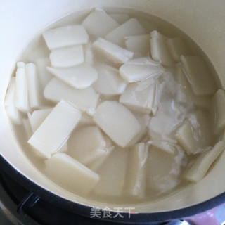 蒜蓉辣酱炒年糕的做法步骤：4