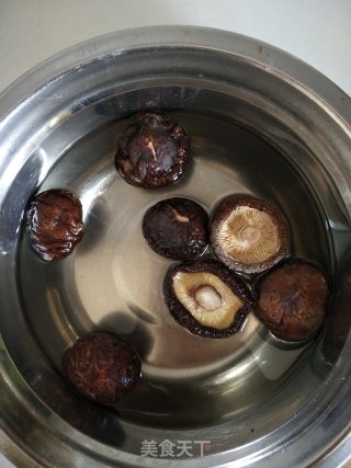 简易版电饭锅香肠煲仔饭的做法步骤：3