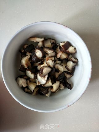简易版电饭锅香肠煲仔饭的做法步骤：5