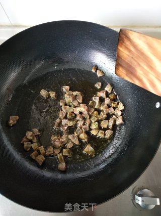 简易版电饭锅香肠煲仔饭的做法步骤：7