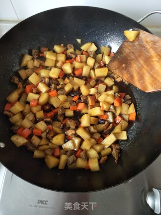 简易版电饭锅香肠煲仔饭的做法步骤：9