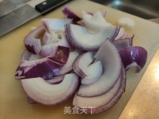 电饭锅盐焗鸡翅根的做法步骤：1