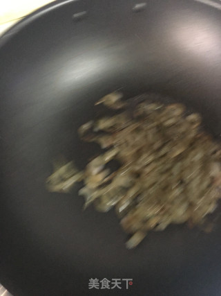 韭菜炒河虾的做法步骤：3