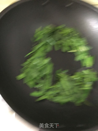 韭菜炒河虾的做法步骤：5