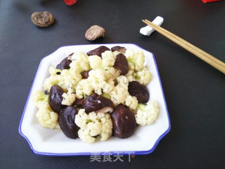 香菇炒菜花的做法步骤：7