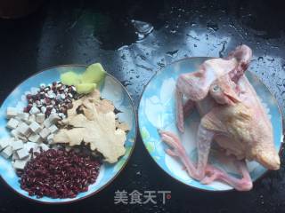 鸽子土茯苓祛湿汤的做法步骤：1