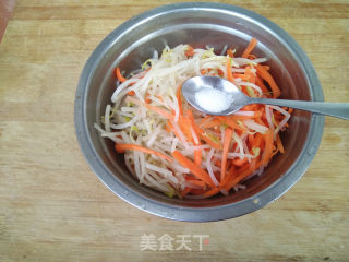 鲍鱼干贝XO酱拌胡萝卜豆芽菜的做法步骤：6