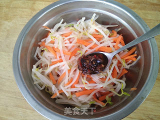 鲍鱼干贝XO酱拌胡萝卜豆芽菜的做法步骤：7