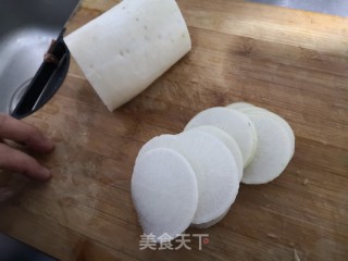 白萝卜汤的做法步骤：1