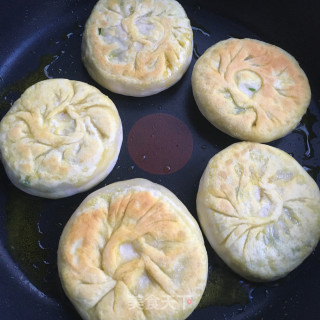 韭菜粉丝鸡蛋馅饼的做法步骤：13