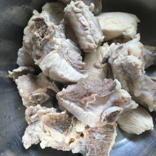 玉米胡萝卜排骨汤的做法步骤：4