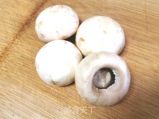 黑椒鲜虾蘑菇酿#春日应季美食#的做法步骤：3