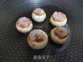 黑椒鲜虾蘑菇酿#春日应季美食#的做法步骤：5