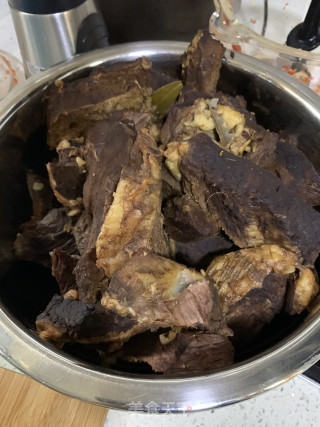 香辣牛肉酱的做法步骤：2