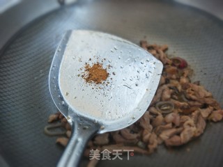 “ 春日应季美食 ”莴笋炒肉的做法步骤：8