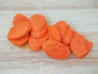 胡萝卜蜂蜜水的做法步骤：2