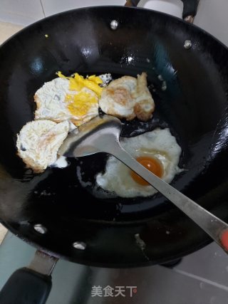 辣椒炒荷包蛋的做法步骤：2