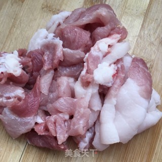 “春日应季美食”春葱炒肉的做法步骤：4