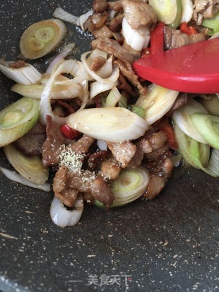 “春日应季美食”春葱炒肉的做法步骤：10