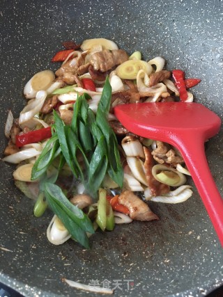 “春日应季美食”春葱炒肉的做法步骤：12