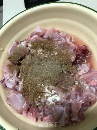 红酒烧兔肉的做法步骤：1