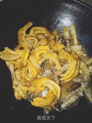 钉螺鸭脚煲的做法步骤：7