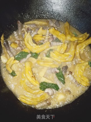 钉螺鸭脚煲的做法步骤：10