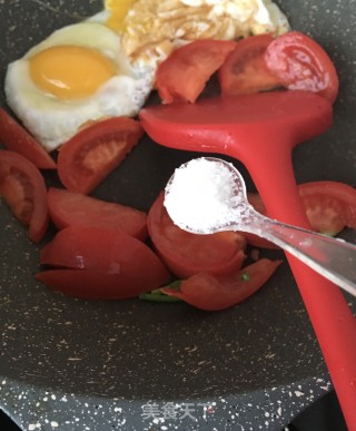 香菜番茄煎蛋汤的做法步骤：6
