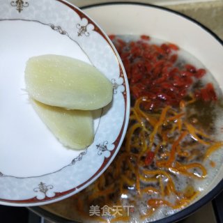 鸡枞菌虫草花汤的做法步骤：7