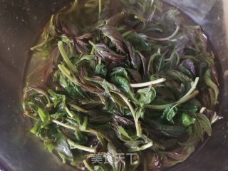 香椿炒鸡蛋的做法步骤：4