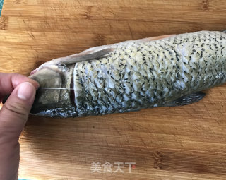 酸辣炖鱼的做法步骤：2