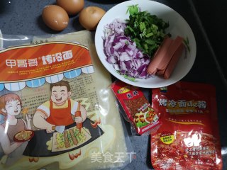 街边小吃烤冷面的做法步骤：1