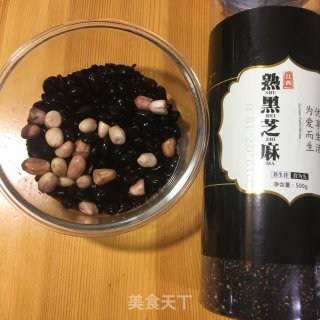 黑豆花生豆浆的做法步骤：2