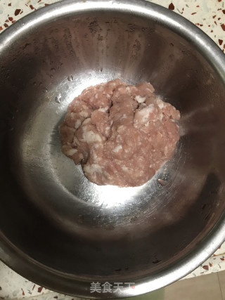 鲜肉包的做法步骤：1
