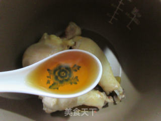 【电饭锅版】黄花菜油豆腐焖琵琶腿的做法步骤：4