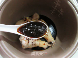 【电饭锅版】黄花菜油豆腐焖琵琶腿的做法步骤：7