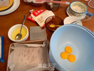 草莓蛋糕千层蛋糕蓝莓的做法步骤：1