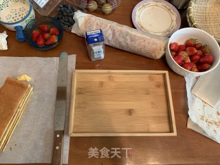 草莓蛋糕千层蛋糕蓝莓的做法步骤：5