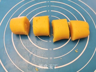 豆沙夹心酥饼的做法步骤：7