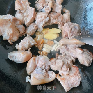 我家的焖猪脚的做法步骤：7