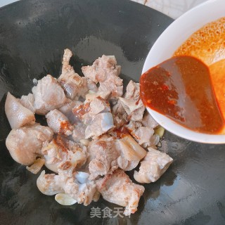 我家的焖猪脚的做法步骤：8