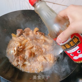 我家的焖猪脚的做法步骤：11
