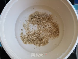 牛奶藜麦粥的做法步骤：2