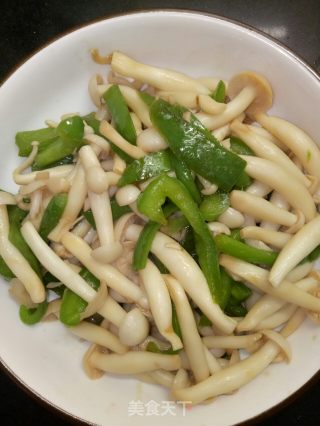 青椒炒白玉菇的做法步骤：5