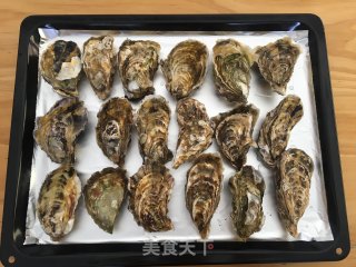 烤箱版原汁生蚝（轻松开蚝法）的做法步骤：1