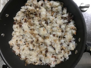 腊味糯米饭团的做法步骤：6