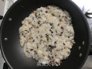 腊味糯米饭团的做法步骤：9